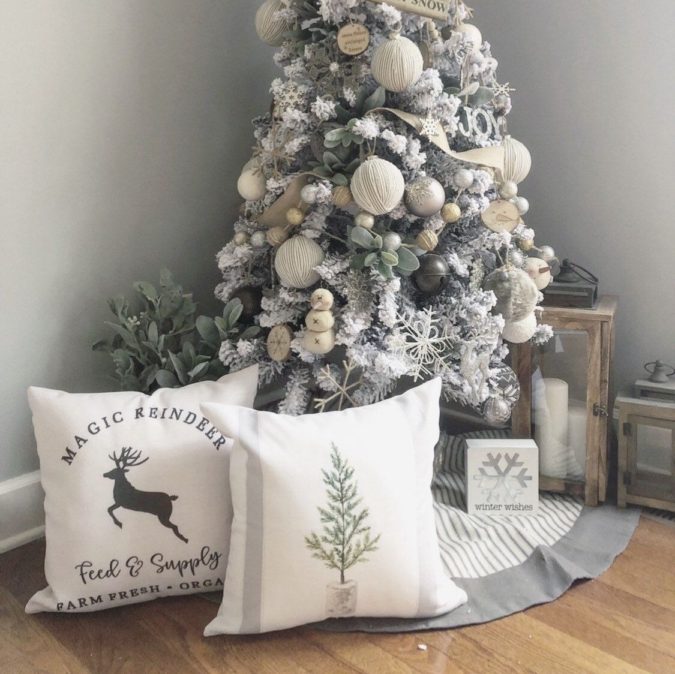 Pillows Cushions.MM 50+ Guest Room Christmas Decorations to Make Before Christmas Arriving - 57 Guest Room Christmas Decorations