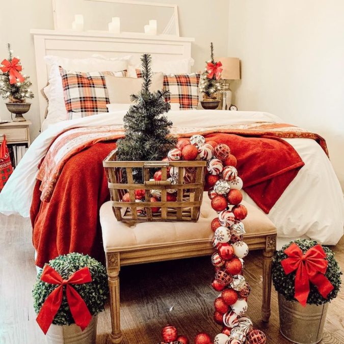 Red and White Guest Room... 1 50+ Guest Room Christmas Decorations to Make Before Christmas Arriving - 22 Guest Room Christmas Decorations