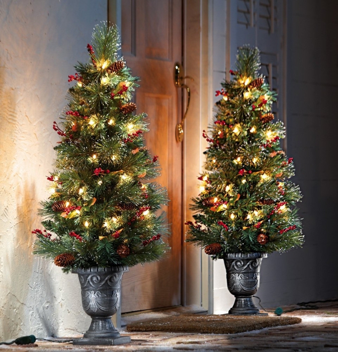 The Christmas tree lights.. 50+ Top Christmas Tree Decoration Ideas - 26