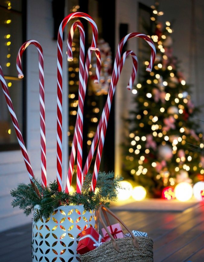 candy cane 2 70+ Brilliant Ideas for This Year Christmas Decoration - 47