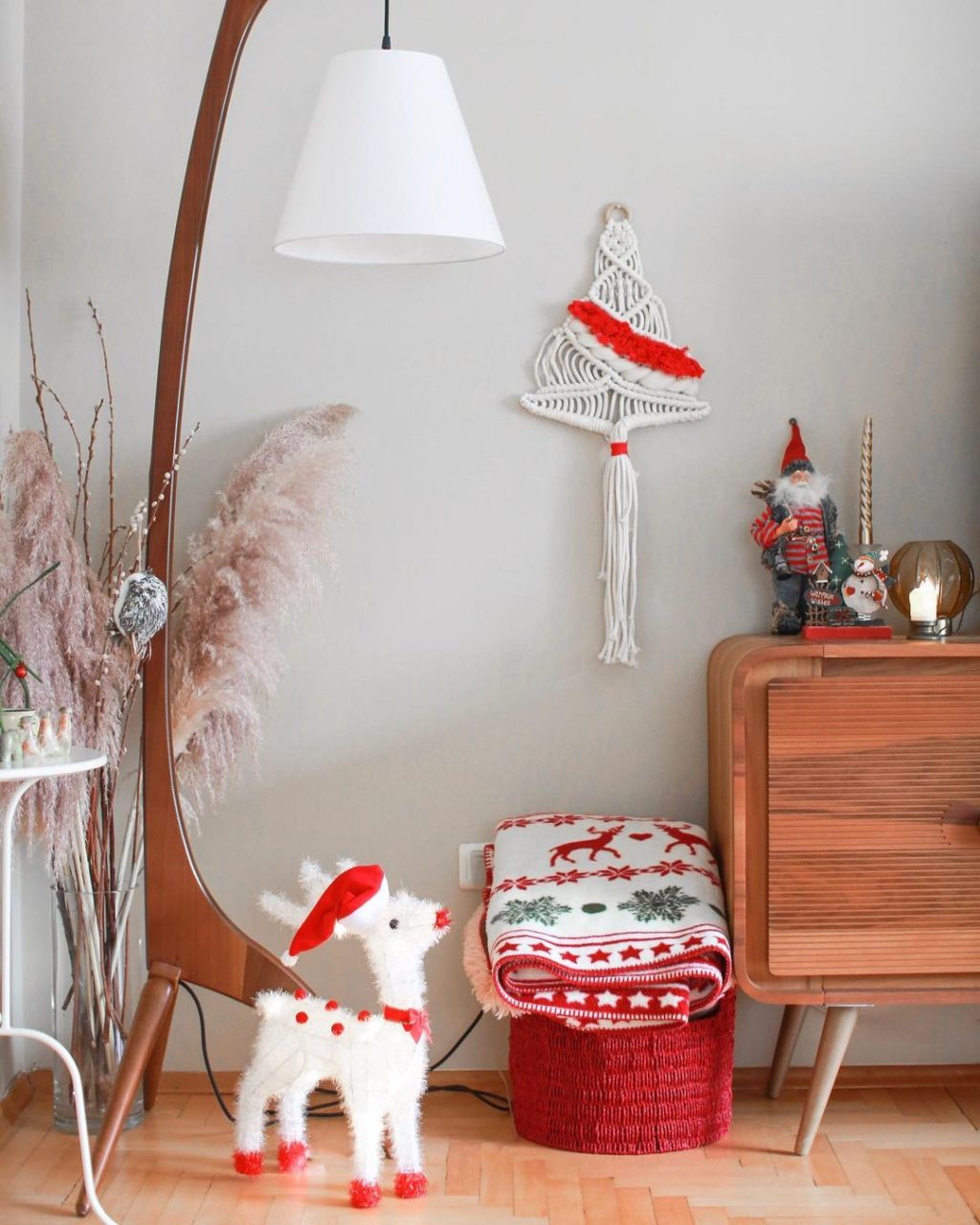How to Bring Joy to Your Home at This Christmas Season 59 christmas decor idea. 2 How to Bring Joy to Your Home at This Christmas Season - 59