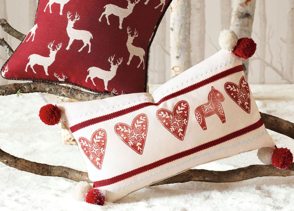 70+ Brilliant Ideas for This Year Christmas Decoration 61 christmas pillows 70+ Brilliant Ideas for This Year Christmas Decoration - 61