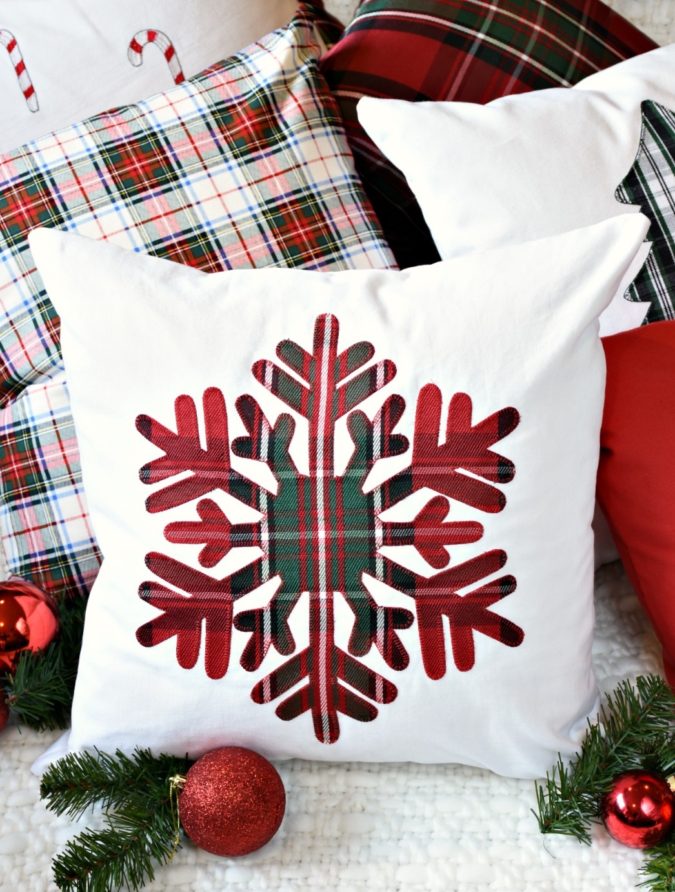 christmas pillows 2 70+ Brilliant Ideas for This Year Christmas Decoration - 59