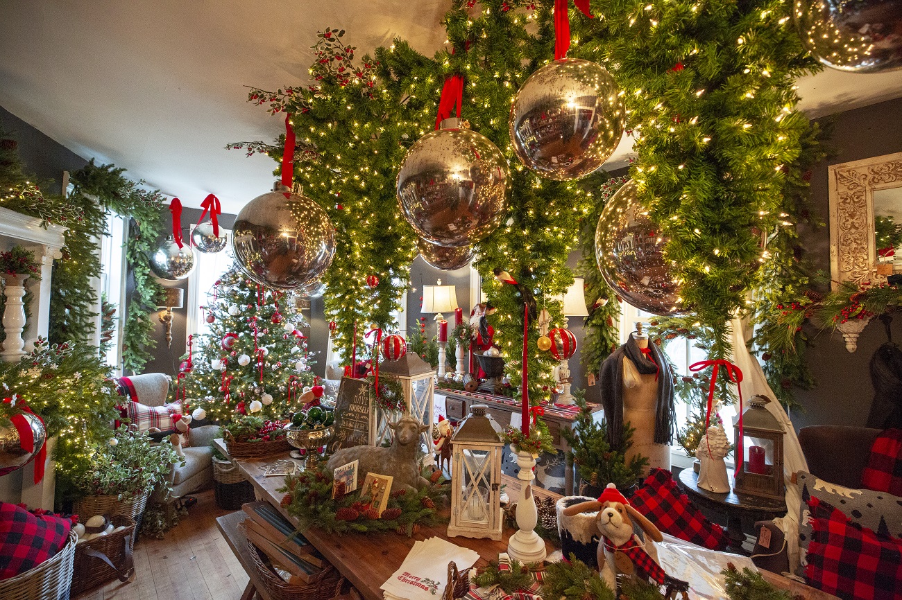 How to Bring Joy to Your Home at This Christmas Season 2 colored Christmas decorations How to Bring Joy to Your Home at This Christmas Season - 2