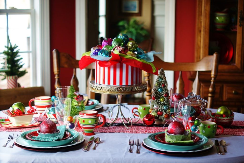 colorful centerpiece. 2 70+ Creative Christmas Decorations to Do - 75