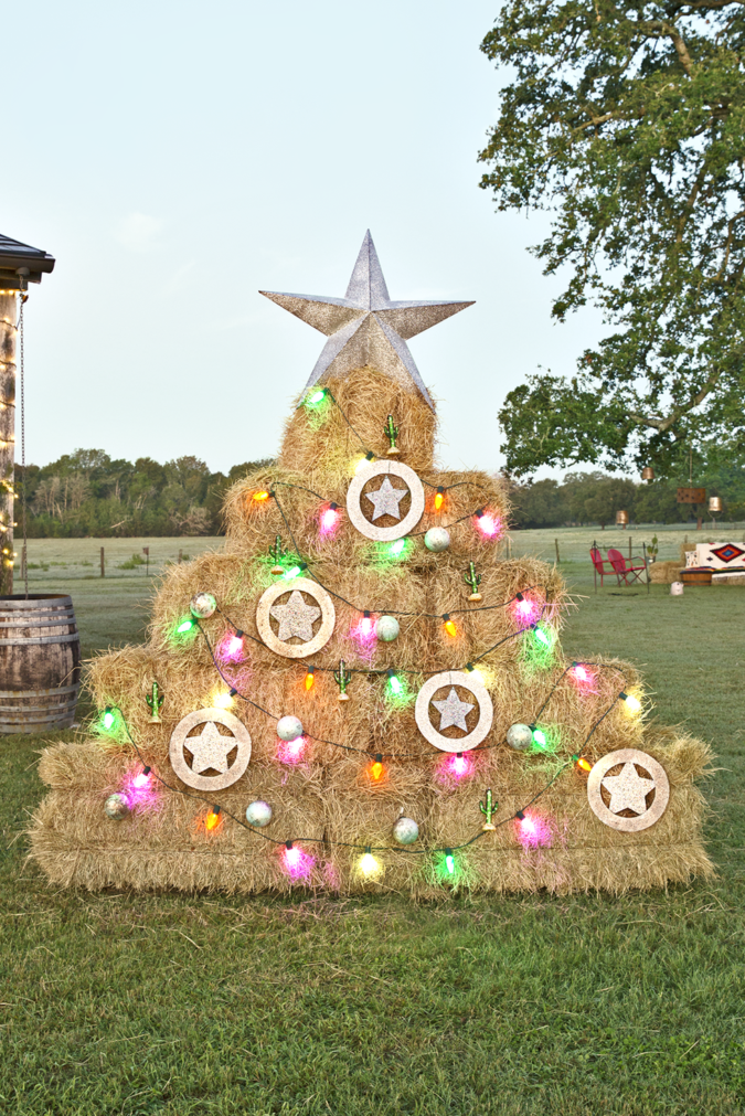 countryside decorations 60+Untraditional Christmas Decorations to Transform Your Home Look This Year - 42