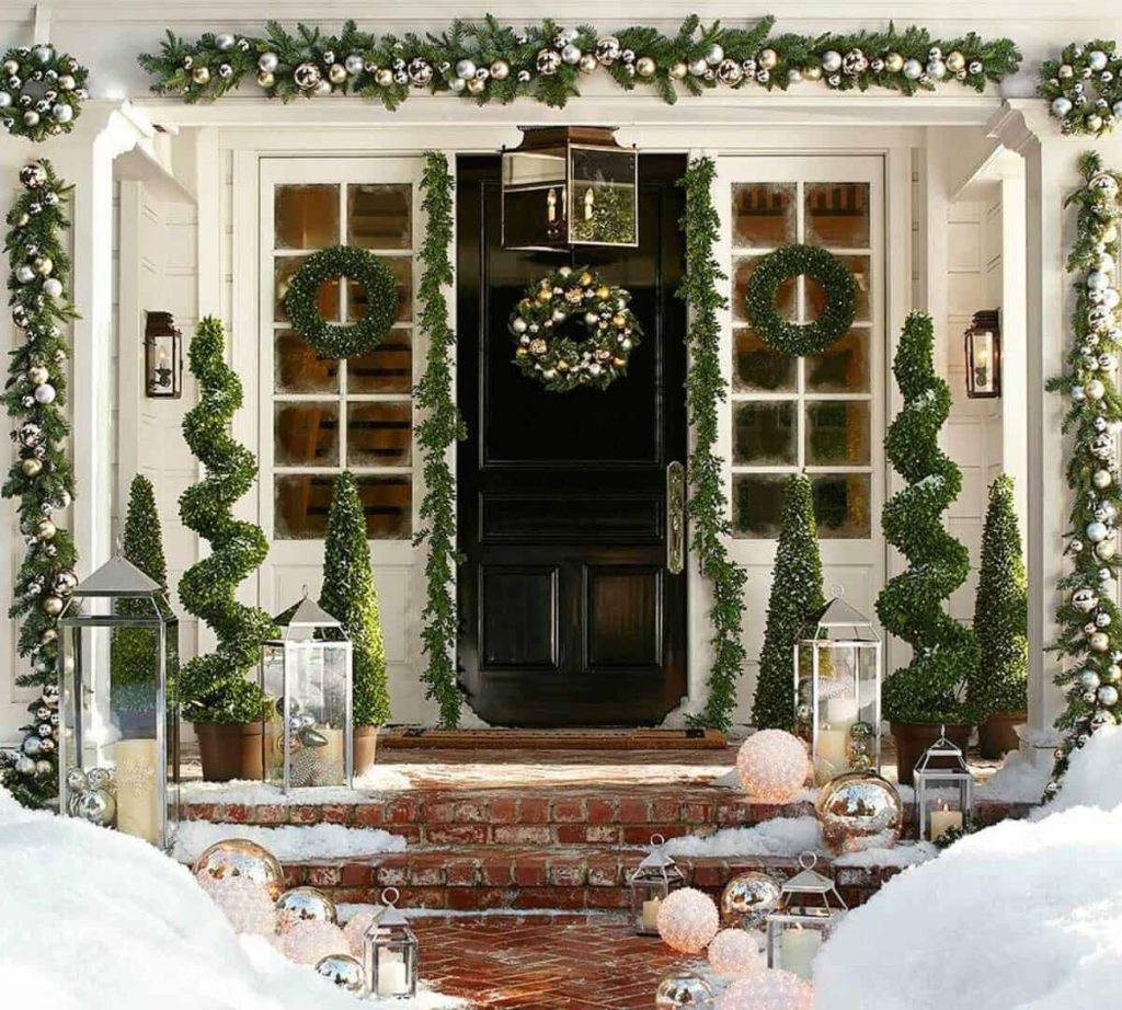 45+ Christmas Lights Decorations to Let Outdoor Area Twinkle 24 door Christmas Decoaration 1 45+ Christmas Lights Decorations to Let Outdoor Area Twinkle - 24