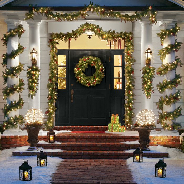 door Christmas Decoaration. 45+ Christmas Lights Decorations to Let Outdoor Area Twinkle - 12