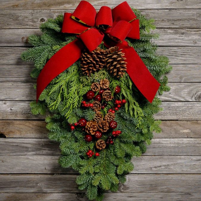 fresh wreath 1 60+ Creative Christmas Decoration Ways for Your Home - 5
