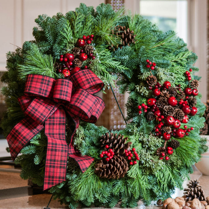 fresh wreath 2 60+ Creative Christmas Decoration Ways for Your Home - 9