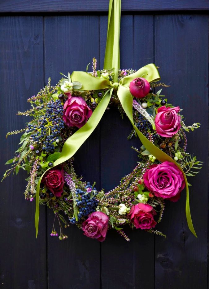 fresh wreath 60+ Creative Christmas Decoration Ways for Your Home - 4
