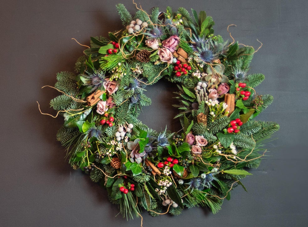 fresh-wreath.-3 60+ Creative Christmas Decoration Ways for Your Home