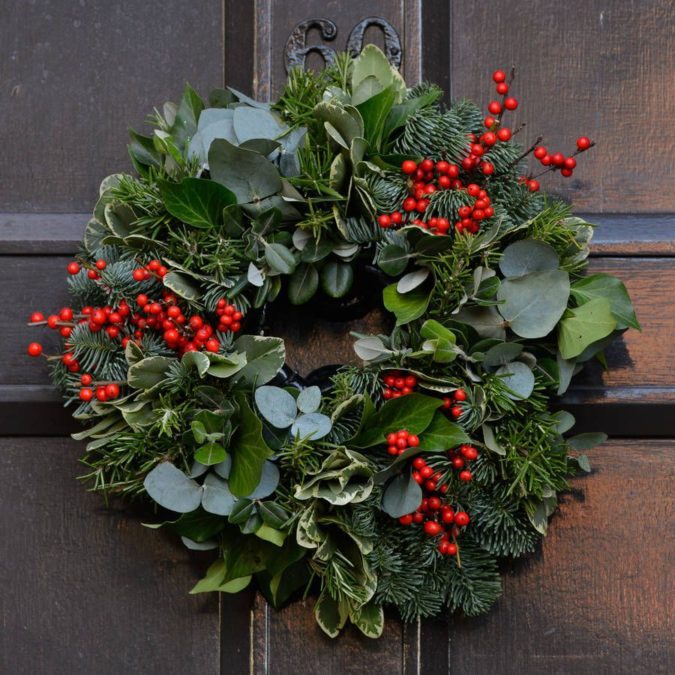 fresh wreath. 60+ Creative Christmas Decoration Ways for Your Home - 3