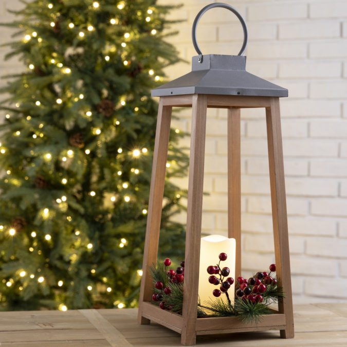 70+ Brilliant Ideas for This Year Christmas Decoration 71 lantern 70+ Brilliant Ideas for This Year Christmas Decoration - 71