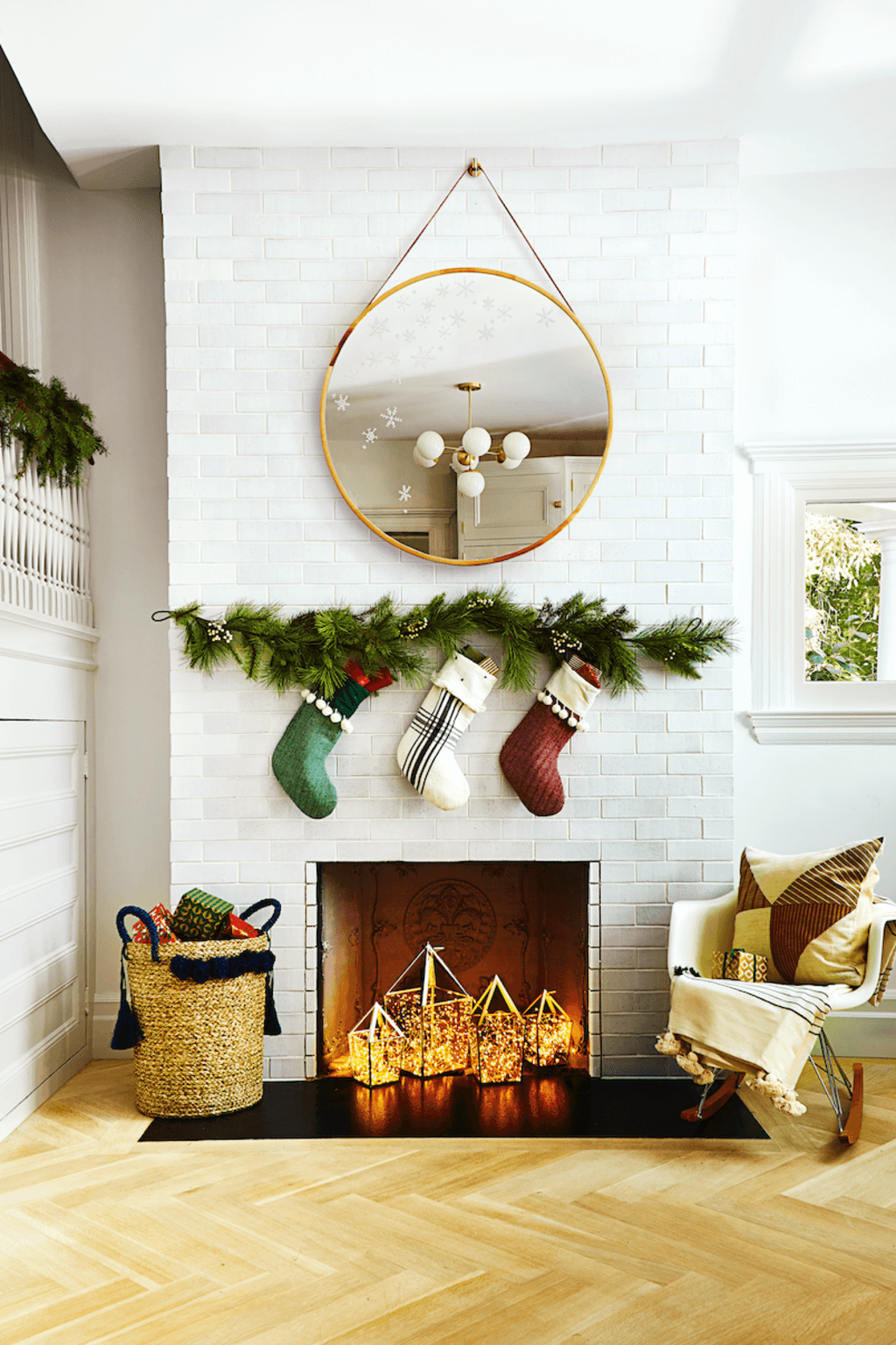 70+ Creative Christmas Decorations to Do 58 living room decorations 70+ Creative Christmas Decorations to Do - 58