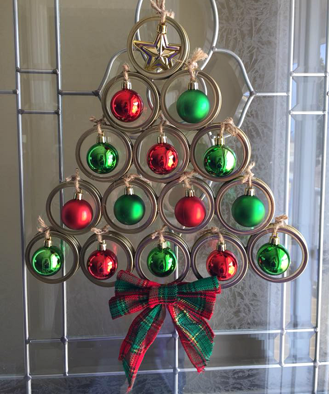 mason-jar-lid-christmas-tree-1 70+ Creative Christmas Decorations to Do in 2021