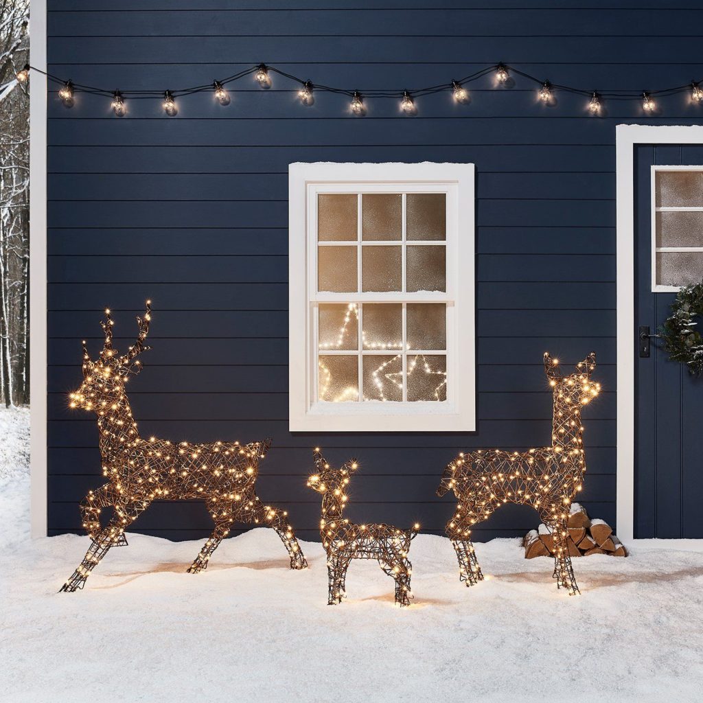 70+ Creative Christmas Decorations to Do 28 outdoors lighting.. 2 70+ Creative Christmas Decorations to Do - 28