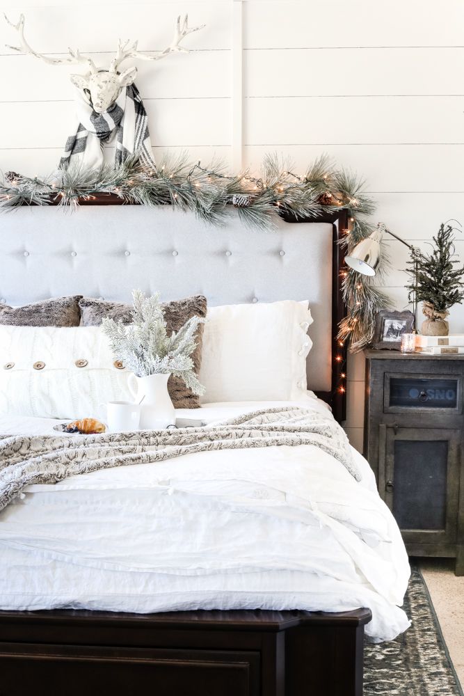 simple-Guest-Room..-4 50+ Guest Room Christmas Decorations to Make Before Christmas Arriving