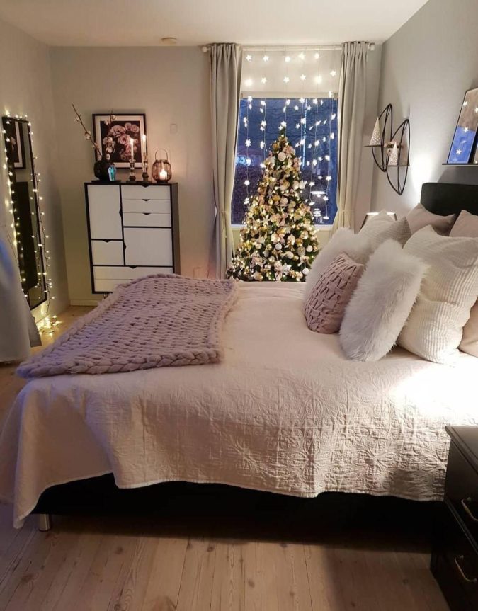 simple-Guest-Room..-675x863 50+ Guest Room Christmas Decorations to Make Before Christmas Arriving