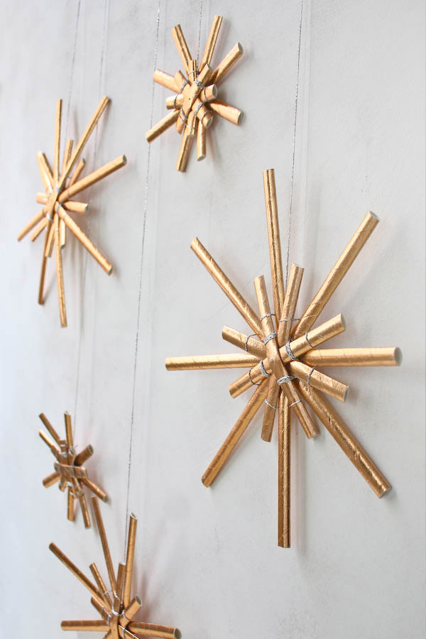 snow-looking-ornaments 70+ Creative Christmas Decorations to Do in 2021