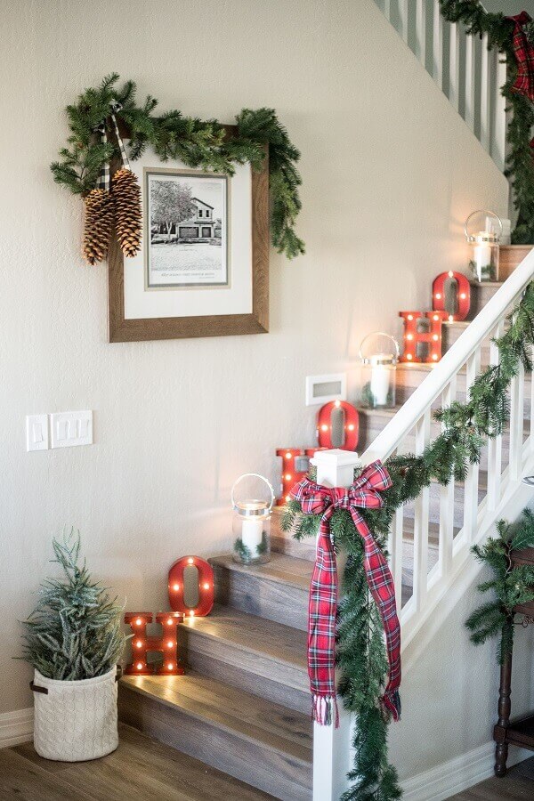 subtle holiday elements 1 70+ Brilliant Ideas for This Year Christmas Decoration - 30