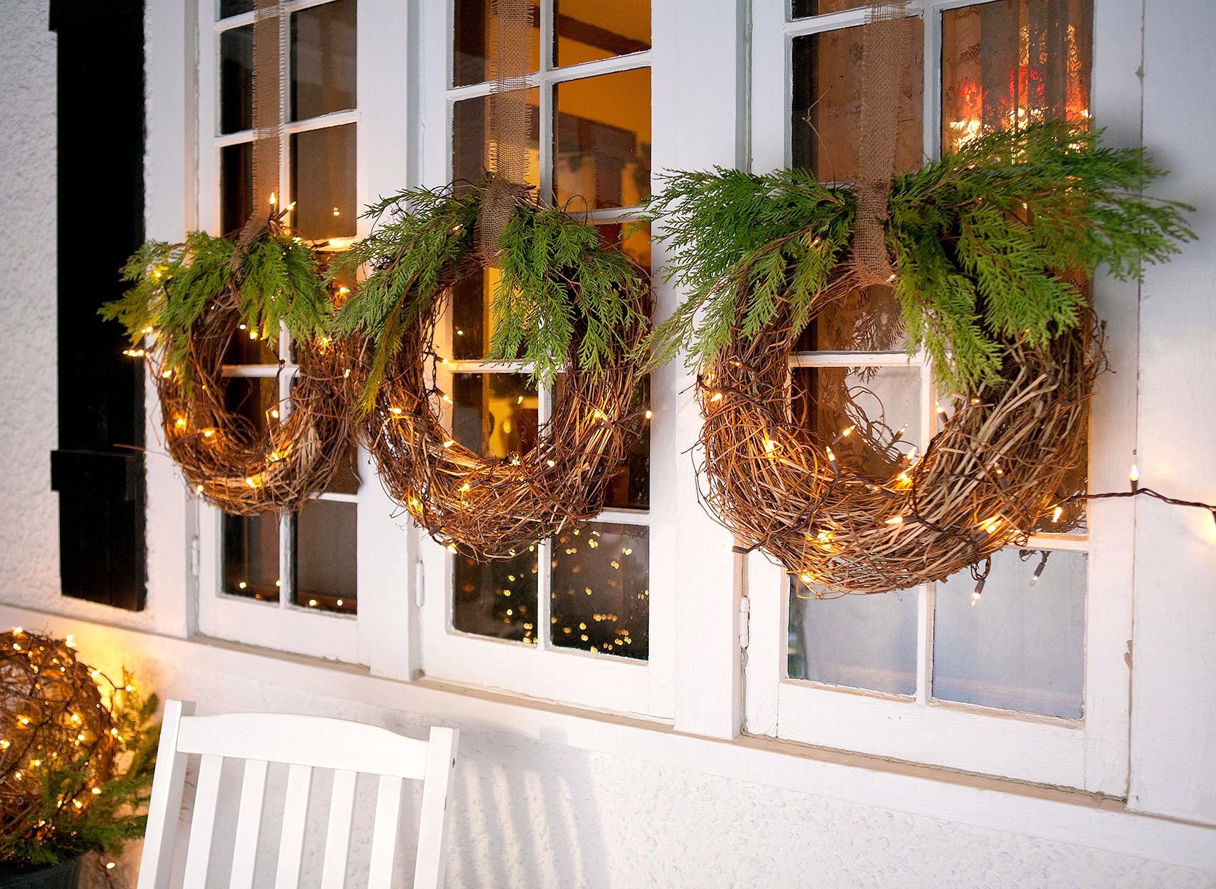 45+ Christmas Lights Decorations to Let Outdoor Area Twinkle 30 window light decoration 1 45+ Christmas Lights Decorations to Let Outdoor Area Twinkle - 30