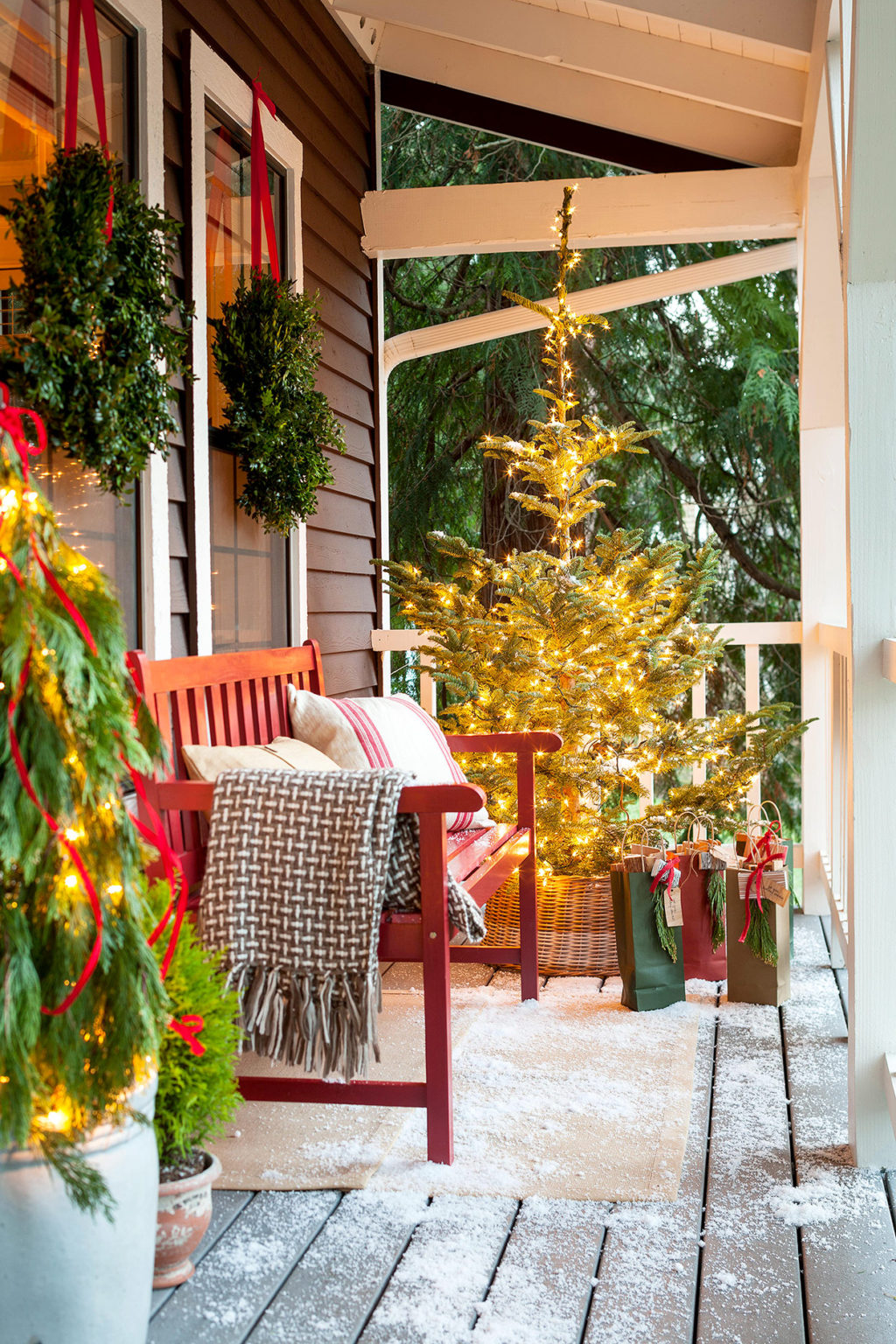 45+ Christmas Lights Decorations to Let Outdoor Area Twinkle 38 window light decoration.. 45+ Christmas Lights Decorations to Let Outdoor Area Twinkle - 38