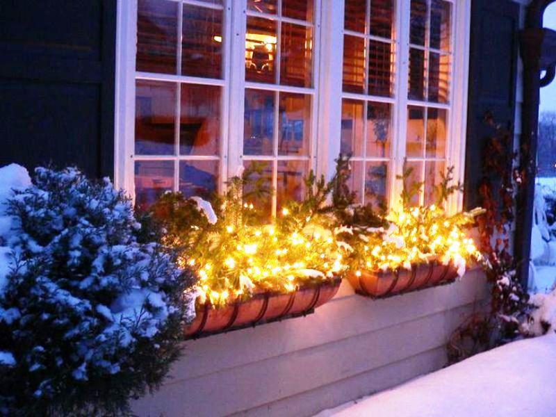 window light decoration... 45+ Christmas Lights Decorations to Let Outdoor Area Twinkle - 32
