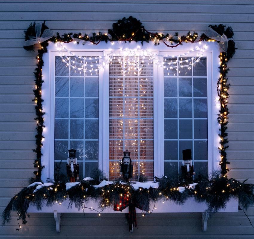 window light decoration 45+ Christmas Lights Decorations to Let Outdoor Area Twinkle - 31