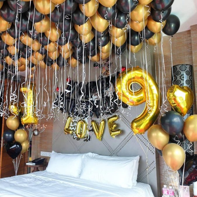 Gold-Balloon-Bouquet.-1-675x675 70+ Hottest Marriage Anniversary Decoration Ideas at Home
