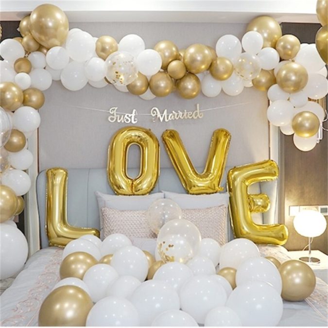 Gold Balloon Bouquet. 70+ Hottest Marriage Anniversary Decoration Ideas at Home - 9
