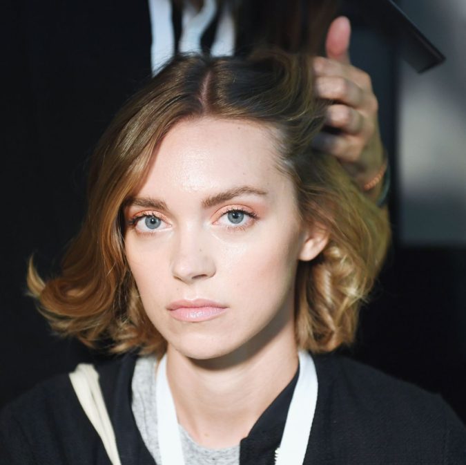 Biggest 10 Fashion Mistakes Instantly Age You 4 Having on one same hairstyle for years Biggest 10 Fashion Mistakes Instantly Age You - 4