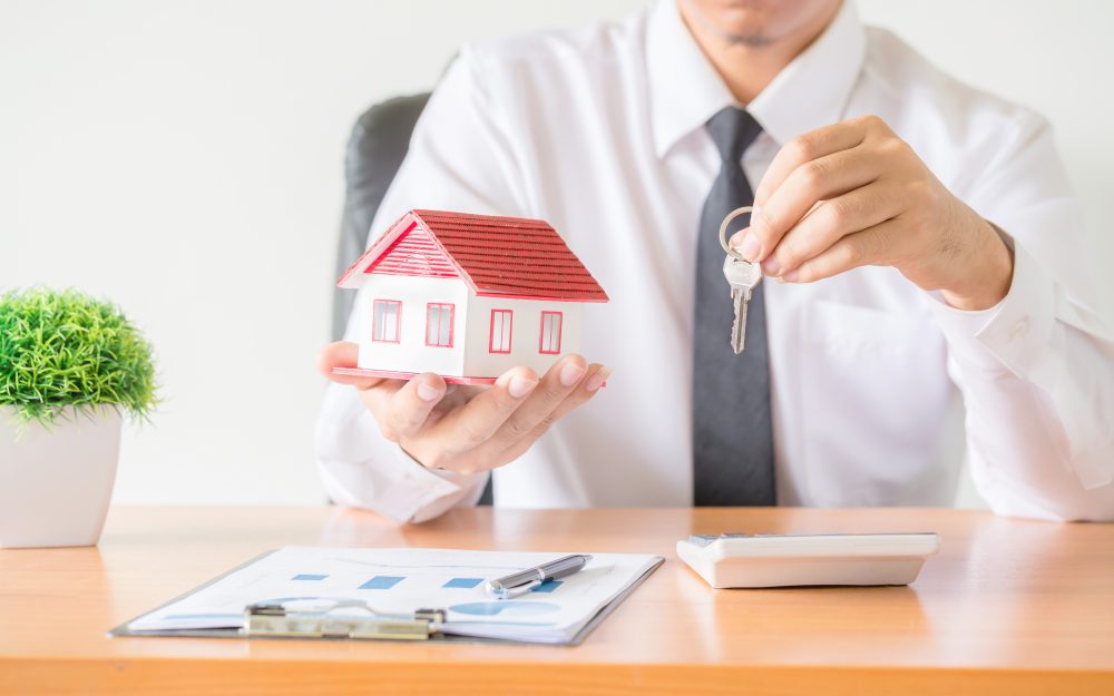 Luxury Apartments Near Me: 10 Tips to Find The Best Options 15 Seasonality in Apartment Renting. 1 Luxury Apartments Near Me: 10 Tips to Find The Best Options - 4 Luxury Apartments Near Me