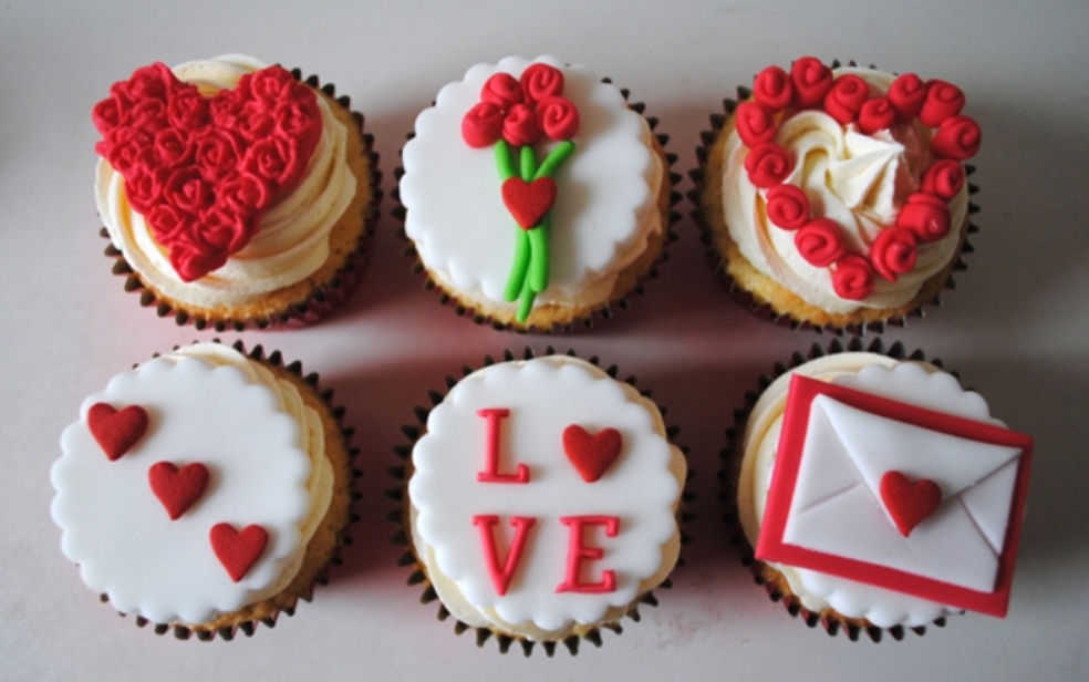 70+ Hottest Marriage Anniversary Decoration Ideas at Home 21 cupcake toppers 70+ Hottest Marriage Anniversary Decoration Ideas at Home - 21