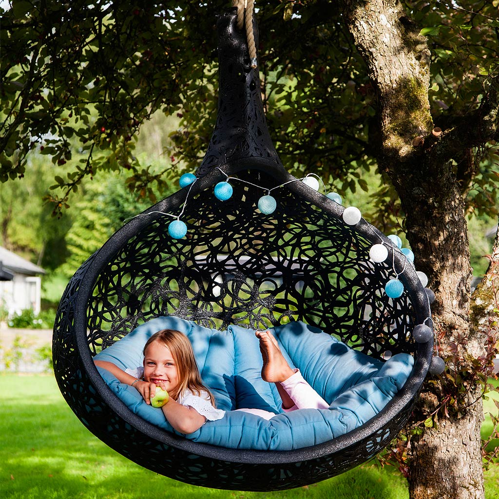 hanging chair 2 100+ Surprising Garden Design Ideas You Should Not Miss - 18 Garden Design Ideas
