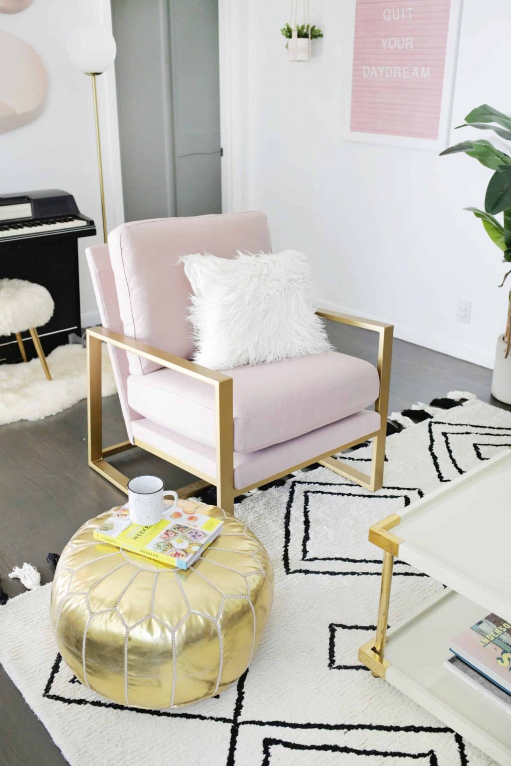 +110 Unique Living Room Furniture Pieces That Amaze Everyone 39 Accent chair 1 +110 Unique Living Room Furniture Pieces That Amaze Everyone - 39
