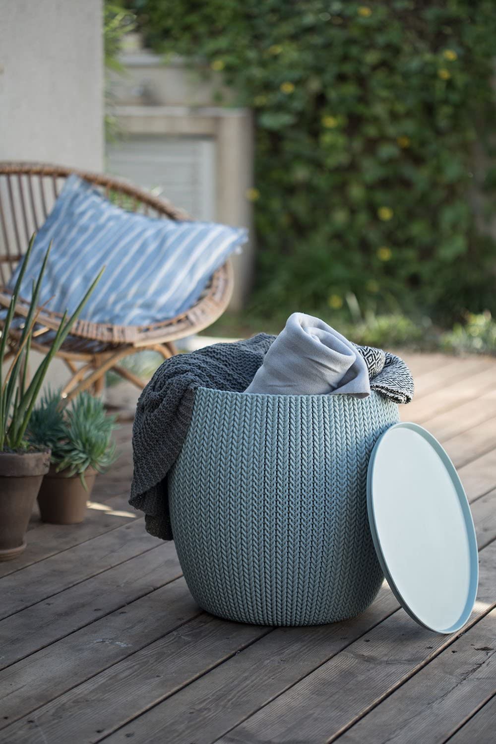 Keter-Urban-Knit-2 15 Unique Furniture Designs for Outdoor Small Spaces