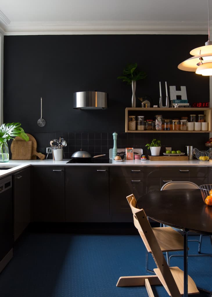 dark paints.. 80+ Unusual Kitchen Design Ideas for Small Spaces - 20