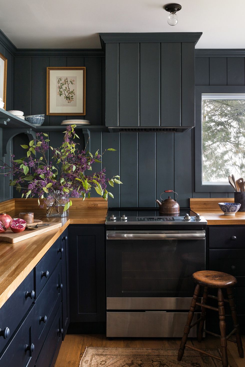 dark paints 80+ Unusual Kitchen Design Ideas for Small Spaces - 17