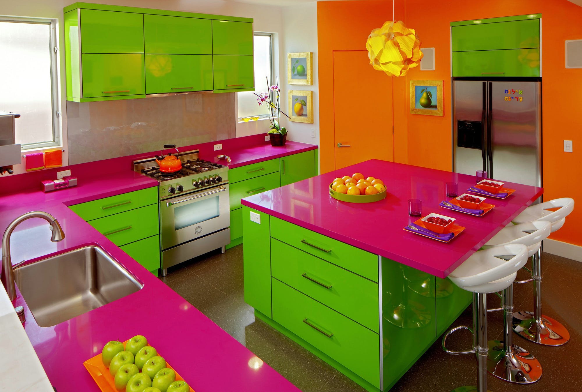 glossy colors in kitchen. 80+ Unusual Kitchen Design Ideas for Small Spaces - 33