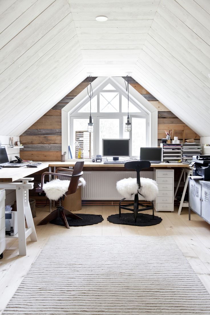 Electric Standing Desks: Which Type Is the Right One for Your Home Office? 4 Attic office Electric Standing Desks: Which Type Is the Right One for Your Home Office? - 4