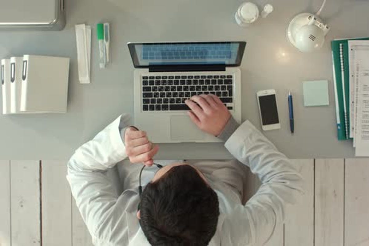 doctor uses laptop 1 Top 7 Benefits of Surgery Training Videos for Medical Institutes - 6