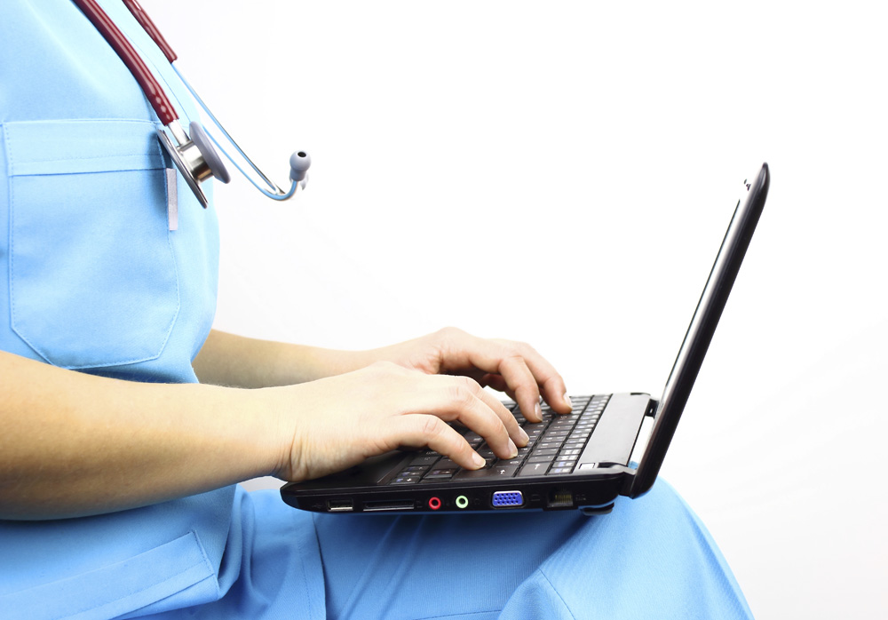 doctors laptop Top 7 Benefits of Surgery Training Videos for Medical Institutes - 5