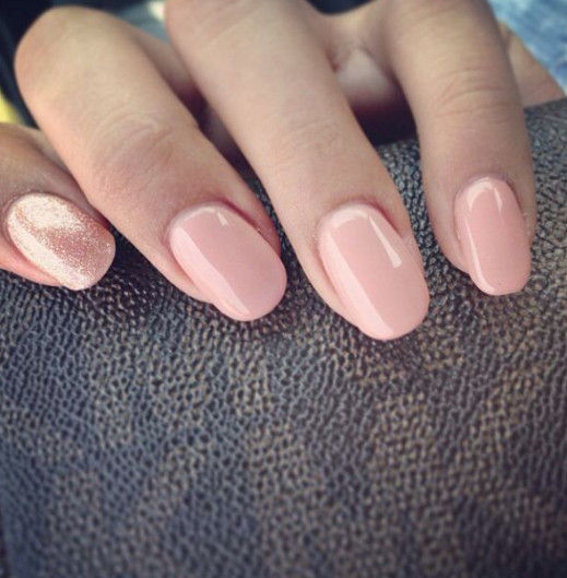 nude-peach pink nail color ideas