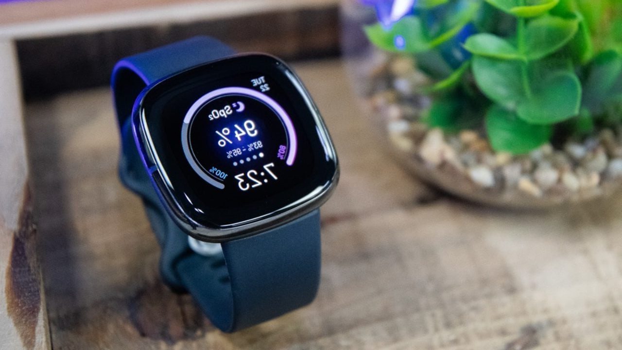 25+ Best Brother Gift Ideas to Give on His Birthday 9 Bluetooth Smartwatch e1630377357652 25+ Best Brother Gift Ideas to Give on His Birthday - 5
