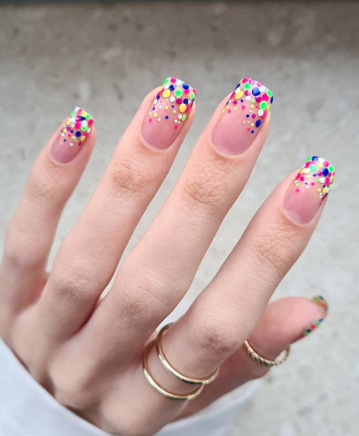 polka dots nail design 3