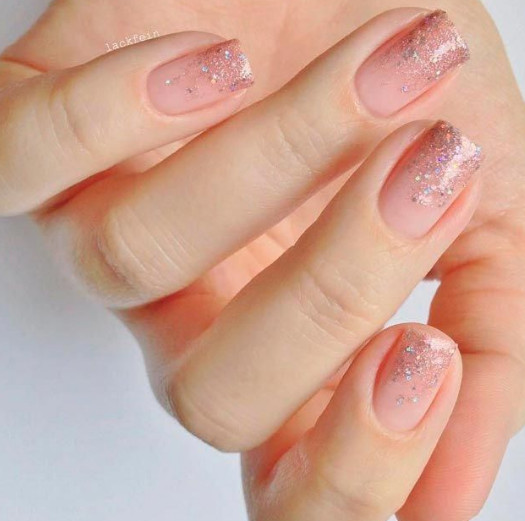 37+ Gorgeous nail-art designs to sparkle this winter 7 glitter ombre design 3