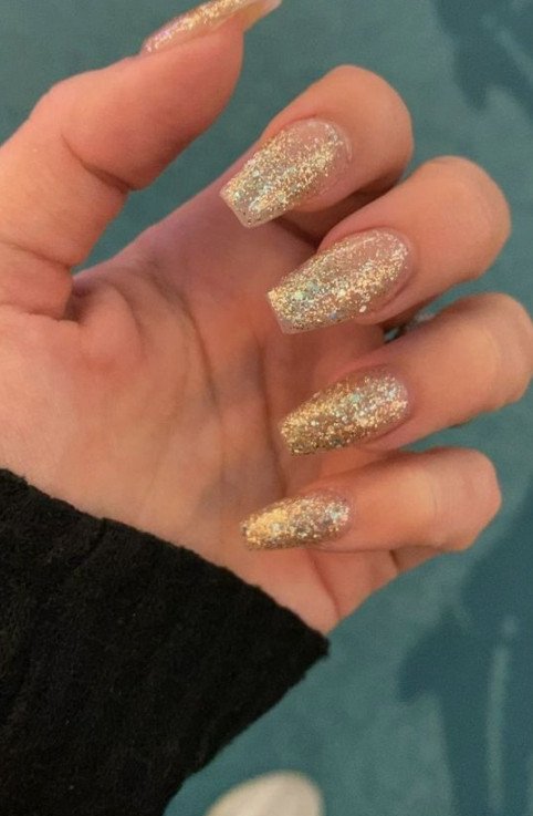 37+ Gorgeous nail-art designs to sparkle this winter 8 glitter ombre design 4