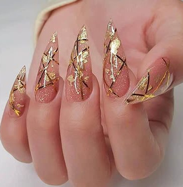 37+ Gorgeous nail-art designs to sparkle this winter 14 Gold Foil nail art