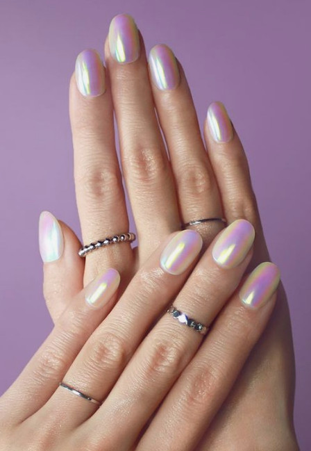 37+ Gorgeous nail-art designs to sparkle this winter 27 iridescent nail ideas
